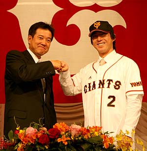 Ogasawara in a Giants uniform