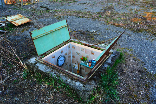 miniature underground rooms