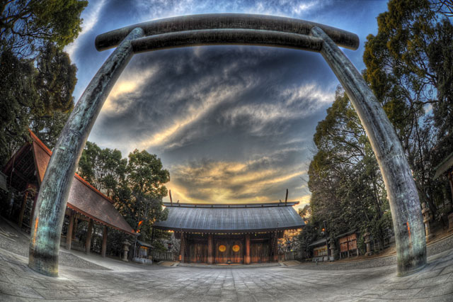 去年の靖国神社と雲