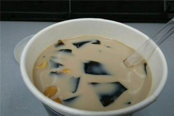 阿牛与仙草奶茶一杯