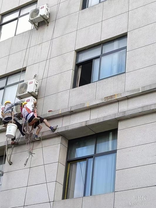 上海蜘蛛人高空防水维修 窗户边框渗水打胶