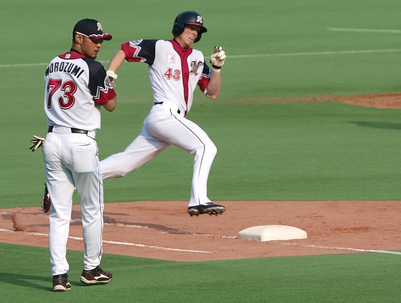 Lambin tears around second as Morozumi watches the double land