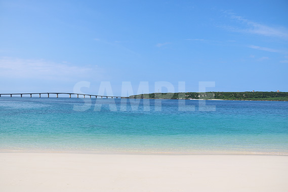 与那覇前浜ビーチと来間大橋