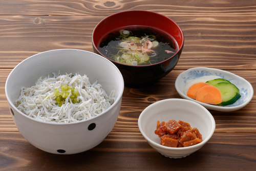 ミニ釜あげしらす丼