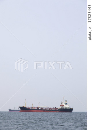 Large cargo ship 17323443