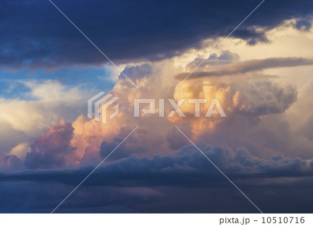 Cumulus clouds on blue sky 10510716