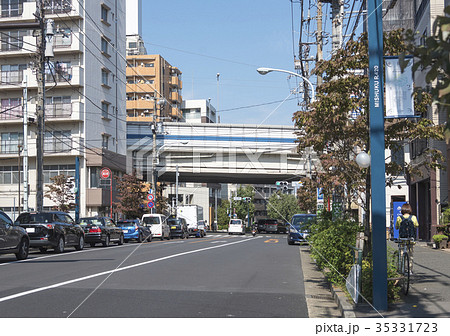 玉川通りの三宿交差点（東京都世田谷区） 35331723