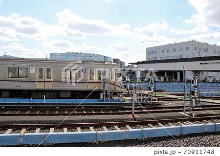 Osaka Metro　八尾南駅構外より車庫の停車エリアの3編成よてい手前の先頭車両22908を撮影 70911748