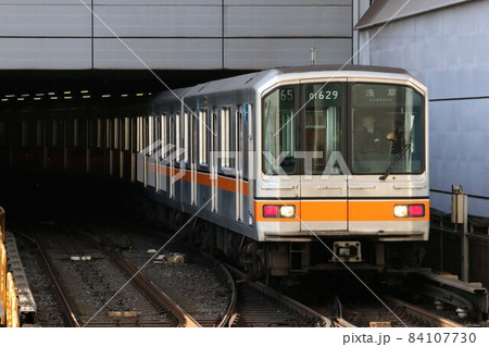 渋谷駅に入線する01系 84107730