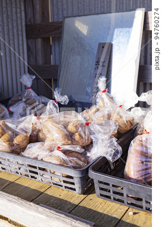 福江島　白良ヶ浜公園そばにあった野菜の無人販売所 94760274