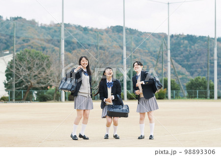 女子高生の屋外ポートレート 98893306