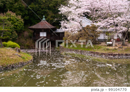 根来寺(名勝庭園の聖天池に浮かぶ聖天堂)  【和歌山県岩出市】　 99104770