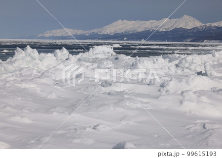 北海浜からの知床連山を観る 99615193