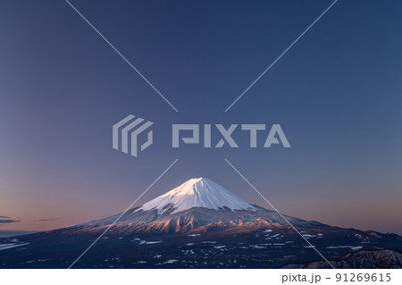 《山梨県》雲海に浮かぶ富士山・日本の絶景 91269615