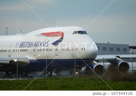 SAN FRANCISCO, CALIFORNIA, UNITED STATES - NOV 27, 2018: British Airways Boeing 747-400 on the tarmac at San Francisco International Airport SFO before take-off 107344526