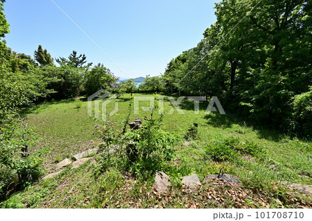 備中「下津井城」の石垣と郭　瀬戸内海の風景 101708710