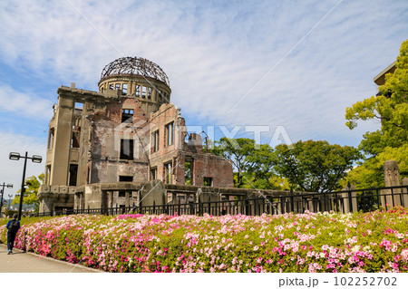 平和と花と原爆ドームと 102252702