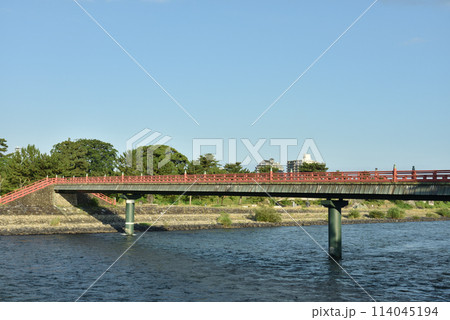 宇治川と朝霧橋 114045194