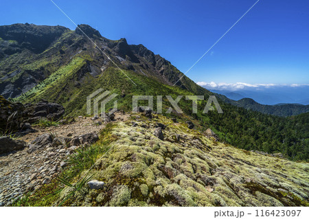 焼岳（硫黄岳）の中尾峠から見る山並み【長野県・上高地ルート】 116423097