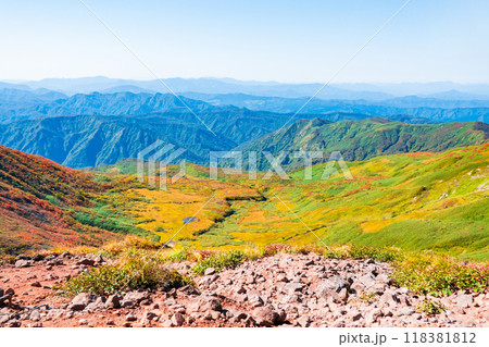 秋の焼石岳登山（焼石岳山頂）：西焼石岳方面の眺め 118381812