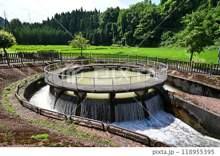 釈泉寺円筒分水槽は、「とやまの名水」に選定され、「国土の歴史的景観に寄与しているもの」と評価 118955395