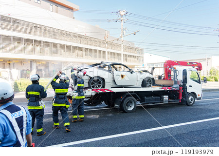 車両火災　交通事故　レッカー　 119193979