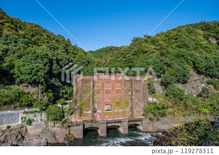 天ケ瀬ダム下の遺構　旧宇治川電気志津川発電所跡　京都府宇治市 119278311