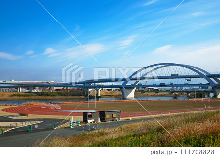 400メートルトラックと江北ジャンクション　五色桜大橋 111708828