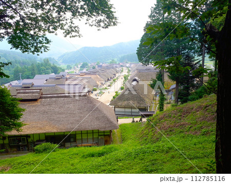 茅葺屋根のある風景 112785116