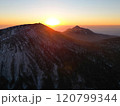 雲海に浮かぶ霧島連山、夜明けの瞬間の空撮 120799344