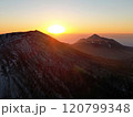 雲海に浮かぶ霧島連山、夜明けの瞬間の空撮 120799348