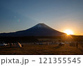 朝霧高原から　冬の富士山の絶景　静岡県富士宮市　日本 121355545