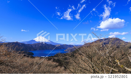 大観山から見た芦ノ湖と富士山 121952801