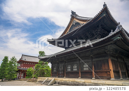 京都 妙心寺 仏堂と三門 122485578