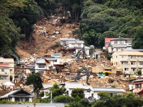 8.20広島土砂災害から1週間、難航する復旧作業 現場の様子