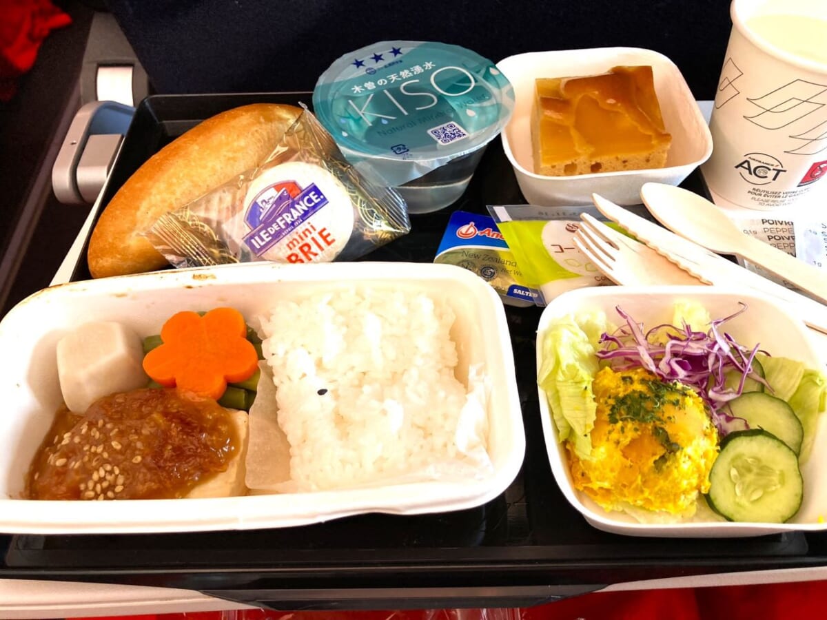 【機内食ルポ】エールフランス航空「関西空港～パリ」エコノミー搭乗体験をコロナ前・コロナ禍と比較！