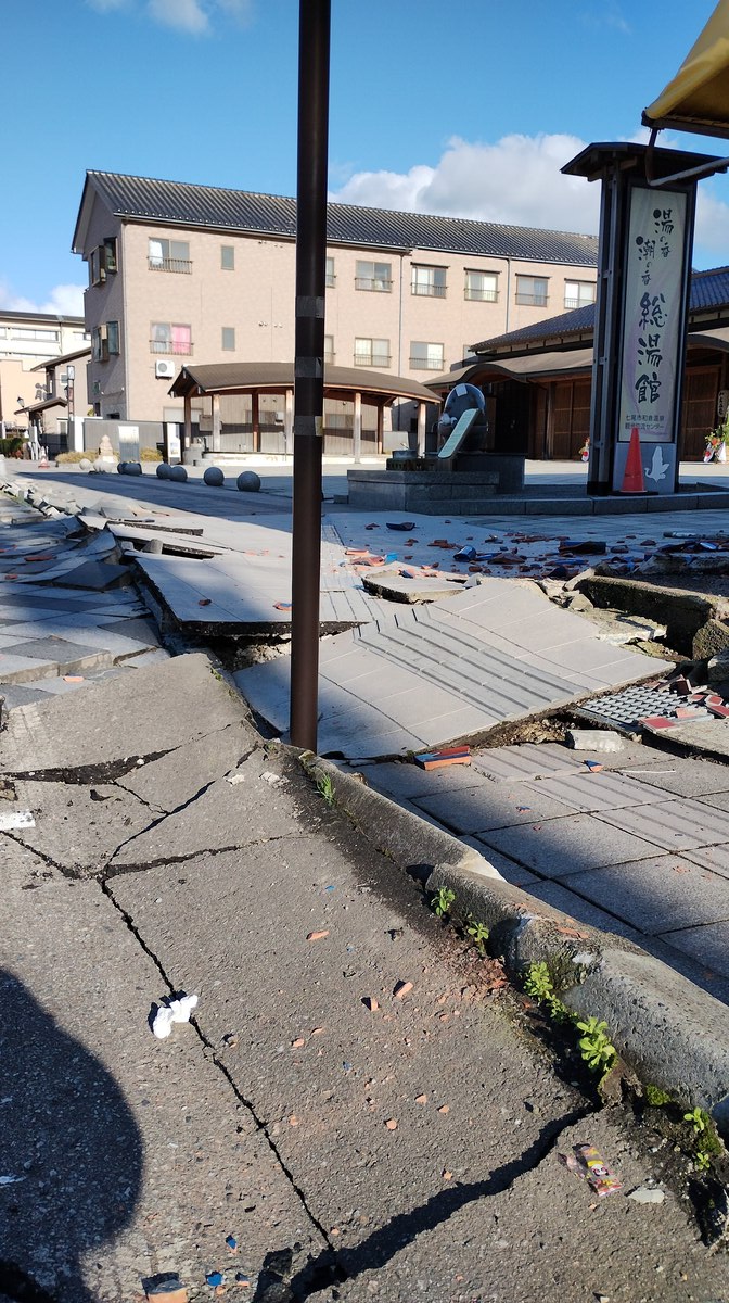 1月2日 和倉温泉到着時の写真 生まれ育った街が見るも無惨に（写真・コメント：モリモトさん）