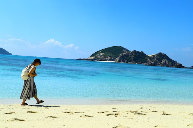 【那覇からアクセスできるケラマブルーを堪能！】抜群の透明度の渡嘉敷島へ日帰り旅