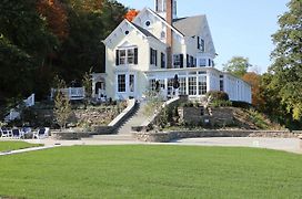 Inn At Taughannock Falls