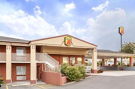 Super 8 By Wyndham Salina/Scenic Hills Area