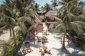 Casa Iguana Holbox - Beachfront Hotel