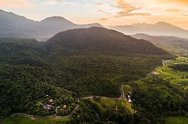 Hideaway Rio Celeste Hotel