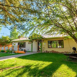 The Wanderlust Hostel Gunnison Exterior photo