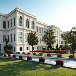 Four Seasons Hotel Istanbul At The Bosphorus Exterior photo