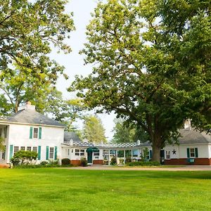 Oak Park Inn Whitehall Exterior photo