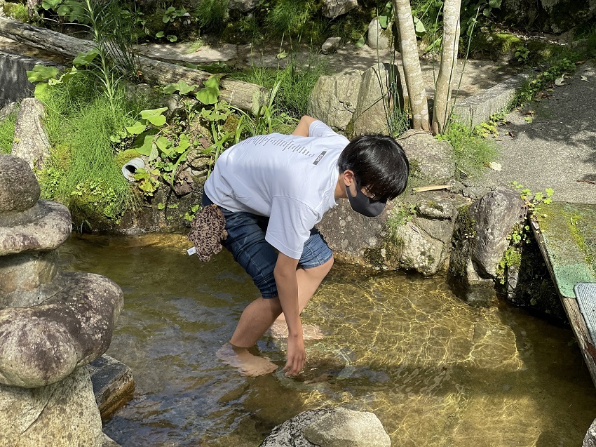 魚のつかみどり体験（岡山県鏡野町）