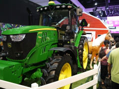 E3 2018ϥեå˴ԤǤFarming Simulator 19פǤϡե˾᡼ȥ󡦥ǥɤĤ˻