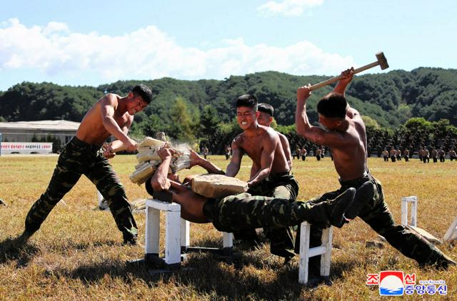 2024年10月2日、北朝鮮・西部地区の北朝鮮軍特殊作戦部隊の訓練基地で行われた訓練。朝鮮中央通信が伝えた＝朝鮮通信