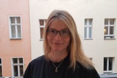 Dr. Vivian Frick forscht gemeinsam mit ihrem Kollegen Dr. Jan Keller im „AMBER“-Team aus der Fördermaßnahme „BMBF-Nachwuchsgruppen Globaler Wandel: Klima, Umwelt und Gesundheit“ zu den Auswirkungen von aktiver Mobilität.