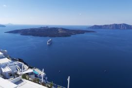 Die griechische Insel Santorini ist Teil einer Inselkette mit mehr als 20 Vulkanen, die überwiegend unter dem Meeresspiegel liegen 